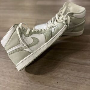 Woman’s Jordan 1 Retro High OG Seafoam size 7 *gently worn*